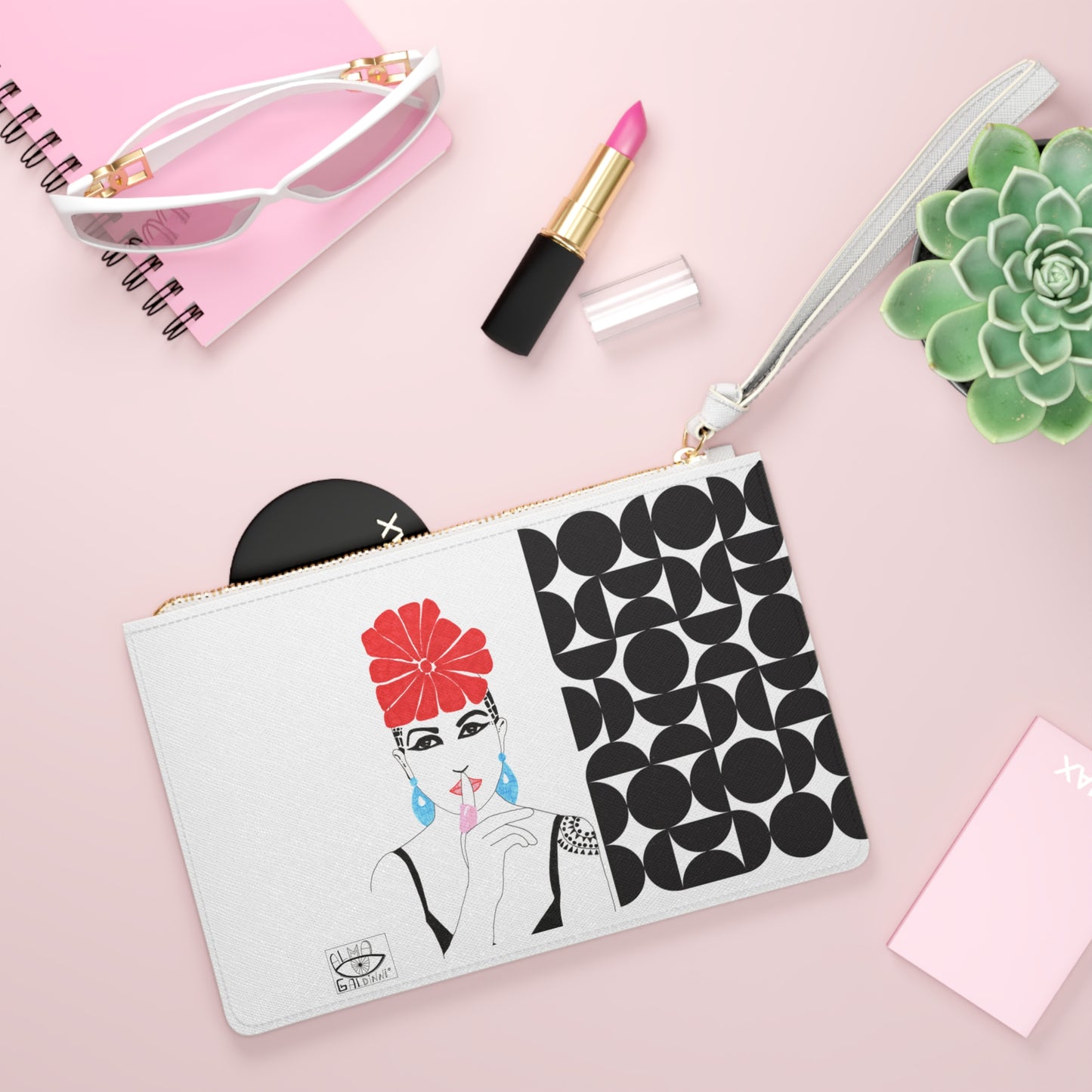 Chic Latina Clutch Bag - Fashion Statement for Stylish Nights